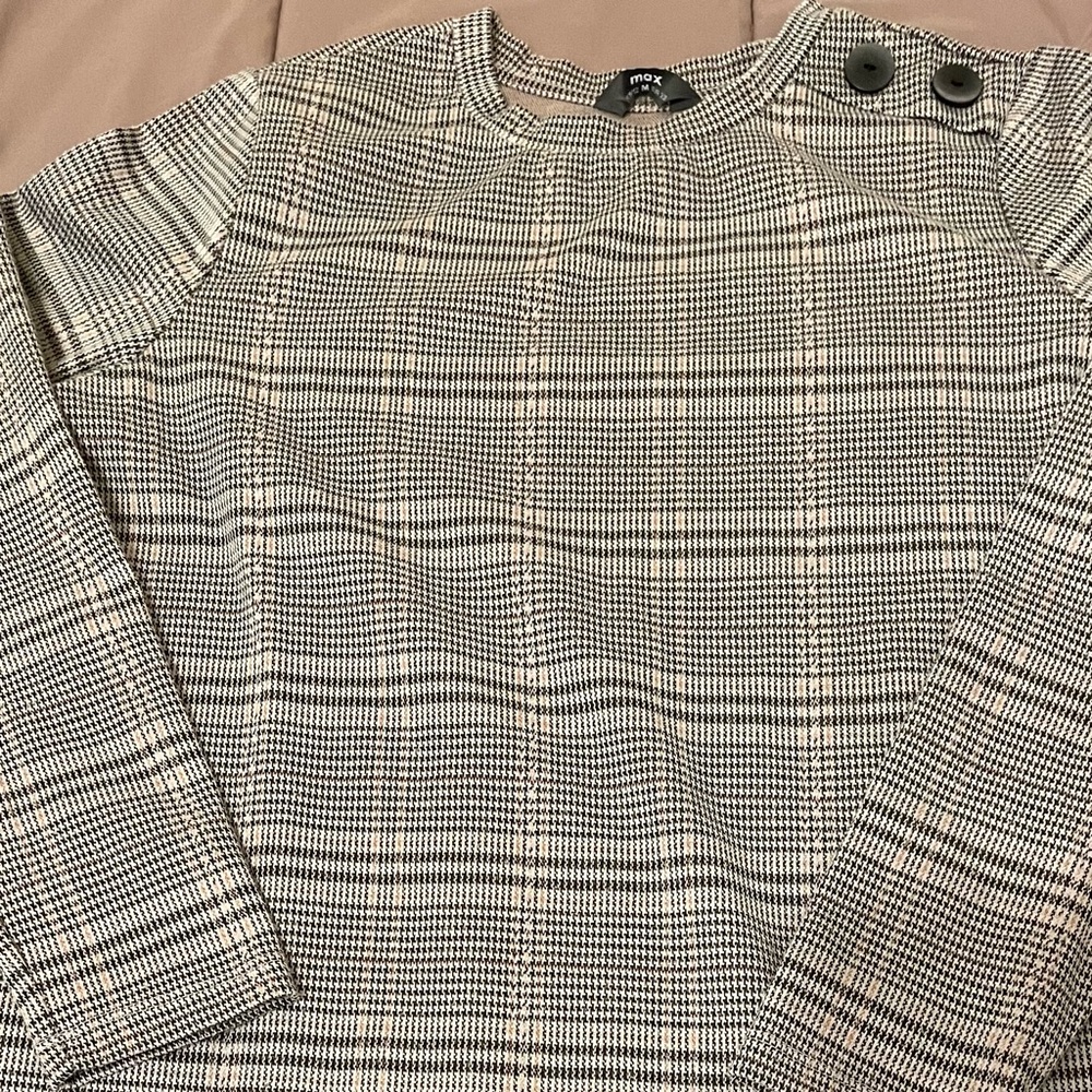 short patterned long sleeve dress
